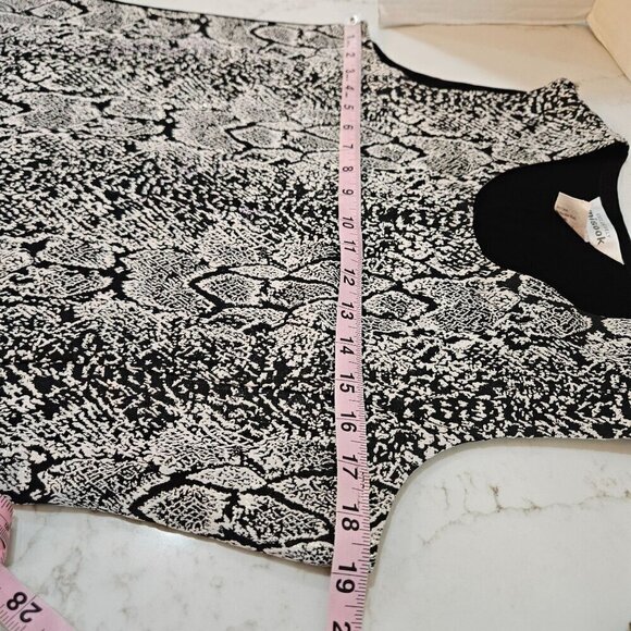 Misook Sleeveless Snake Skin Print Luxury Tank Top Small B&W  Metallic Mob Wife - Picture 10 of 10